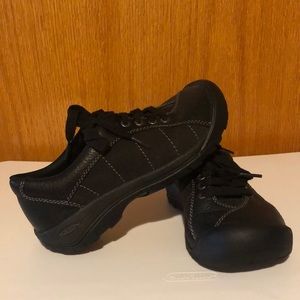 Keen Presidio, black/magnet, size 6.5. Like new condition.